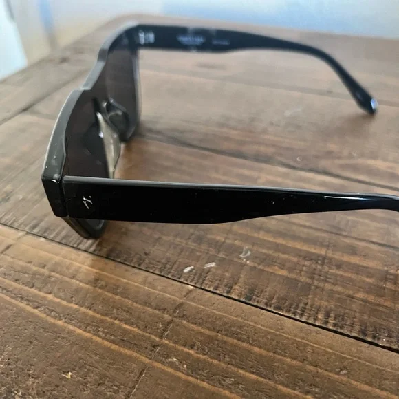 Sunglasses Bundle - Picture 3 of 8